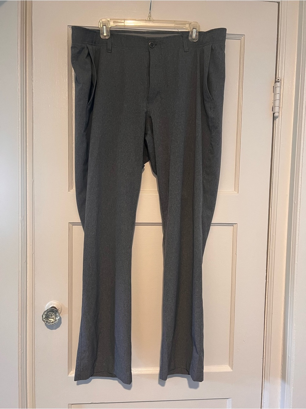 Men’s UnderArmour Straight-Leg Dress Pants in Charcoal Gray 40x32
